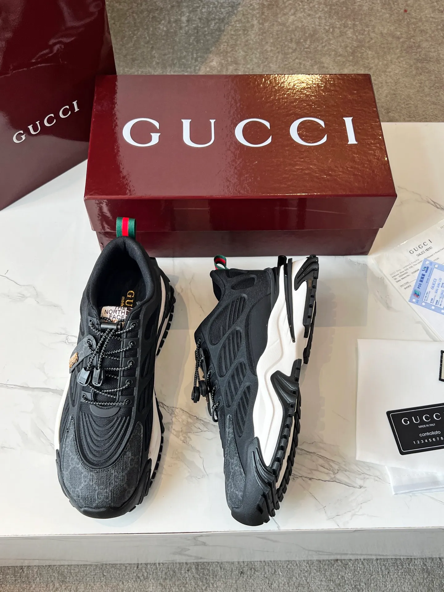 👟👟Ex-factory price 560👟👟 ❤️‍🔥❤️‍🔥❤️‍🔥Gucci series 2.0 sports shoes are made with heavy investment❤️‍🔥❤️‍🔥❤️‍🔥Renewed interpretation of the brand's iconic striped webbing elements😍😍When retro genes collide with futuristic design🎊🎊This new pair of Gucci shoes directly reaches the trend threshold💥 ✔️Caron color contrast + classic stripes, GG reflective piping, visual impact, and comes with high-light filter when out on the street ✔️Multi-layer structure of different materials, mesh breathability, leather shaping, outsole EVA foam and TPU combination😍😍😍Fashion and practicality online ✔️Details of double G midsole + iconic double G lock shoelaces, retro DNA is crazy and restless, and every step is based on the trendy aesthetic❤️❤️❤️❤️ Matching code: male 39-44